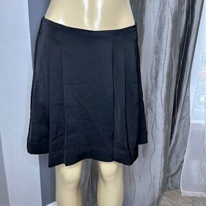 Banana Republic woman Skirt /short Sz M color black
